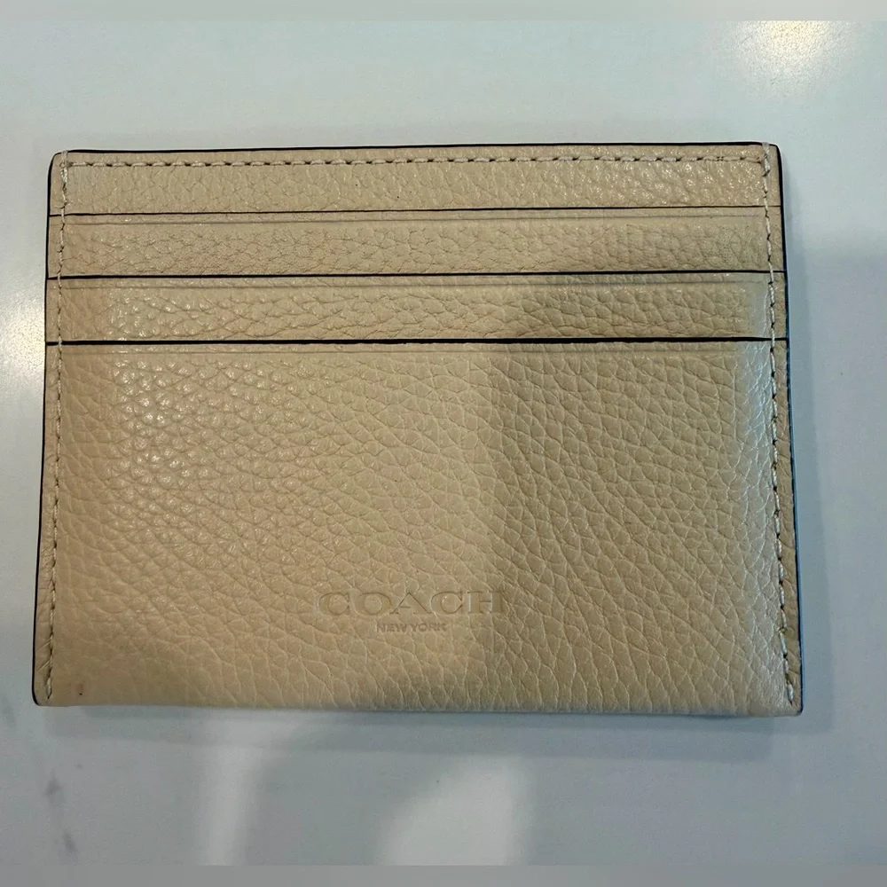 Coach Pebbled Leather Card Case Holder in Cream with Black 'C' Logo NWOT - Picture 4 of 12